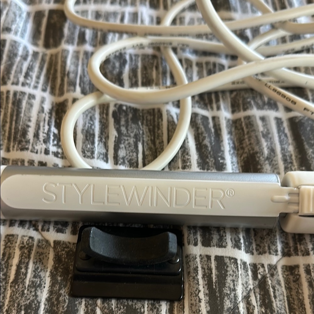 Bio Ionic White Hair Styling Wand - Picture 3 of 3
